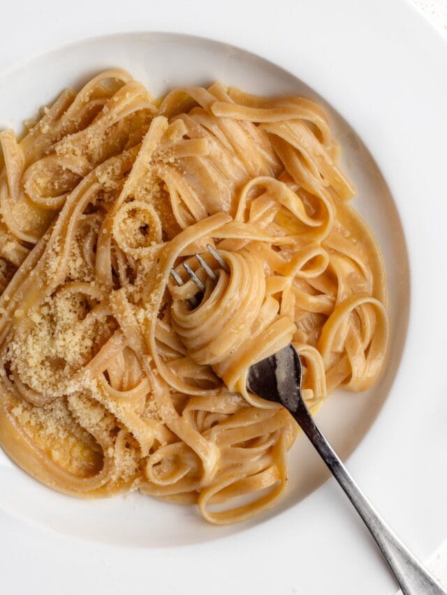 lemon-butter-pasta-with-garlic-and-parmesan-the-burnt-butter-table