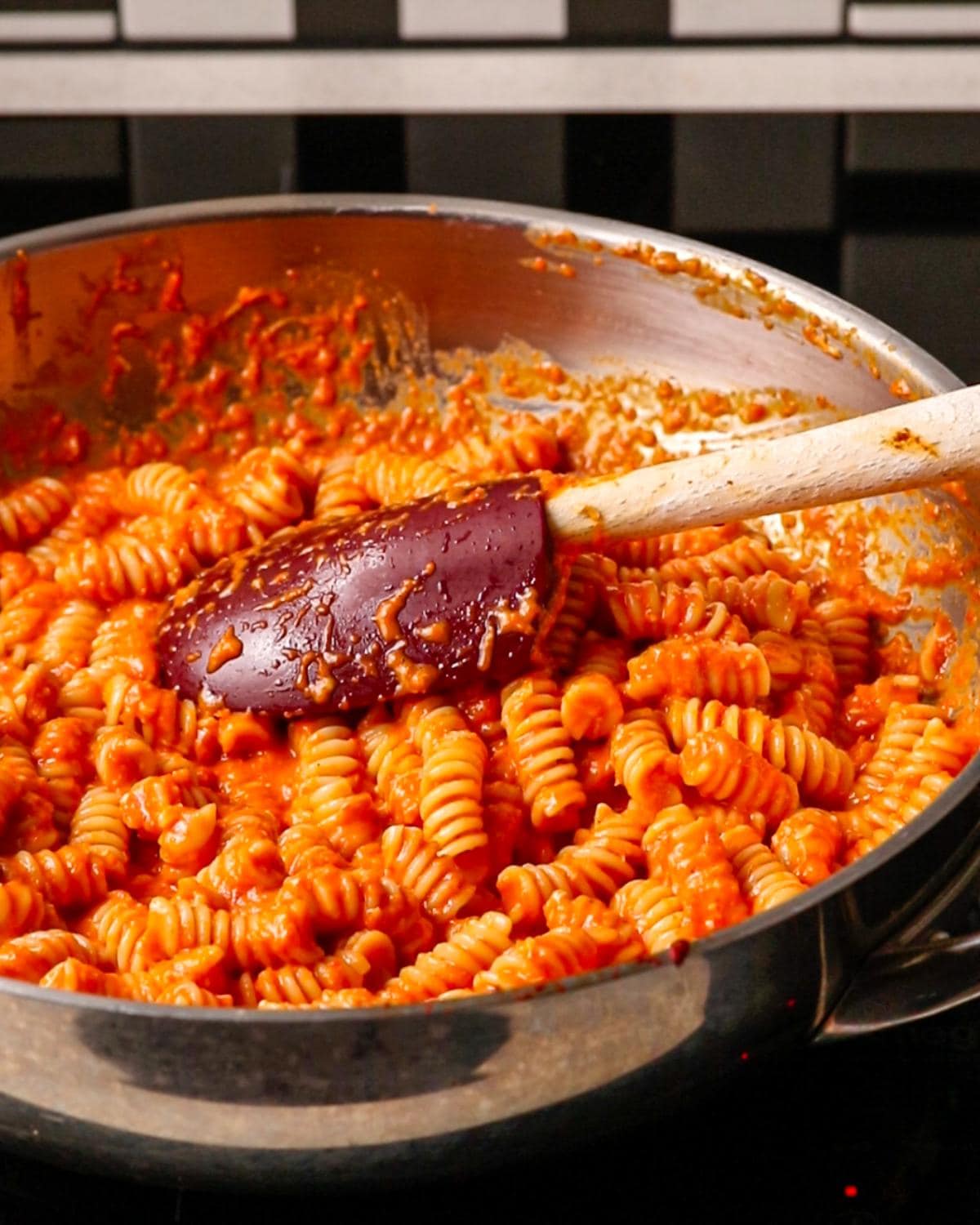Cooked fusilli tossed in the creamy roasted red pepper pasta sauce until coated.